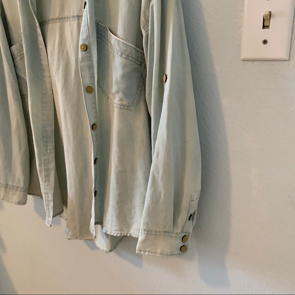 100% Cotton Light Wash Pocket Button Up Top - Picture 4 of 11
